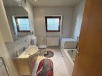 Toll geschnittene 2-Zimmer-Wohnung mit Balkon und Stellplatz in Oftersheim - Badezimmer