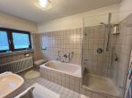 PROVISIONSFREI! DHH mit Einliegerwohnung in Forst - ideal für mehrere Generationen - Badezimmer im OG