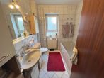 Charmante 3-Zimmer-Wohnung mit Balkon und Garage in Ubstadt-Weiher (OT Ubstadt) - Badezimmer