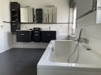 Unschlagbares Angebot! Einfamilienhaus auf schönem Grundstück mit Bauplatz - Badezimmer