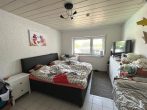 Geräumige 3-Zimmer-Wohnung mit eigenem Garten in Karlsdorf - Schlafzimmer
