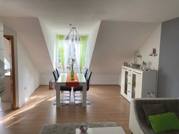 Vermietete 3-Zimmer-Dachgeschosswohnung mit Carport in Heidelsheim, 76646 Bruchsal, Wohnung
