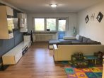 Vermietete 2-Zimmer-Wohnung mit Balkon und Garage in Waghäusel-Wiesental - Wohnbereich
