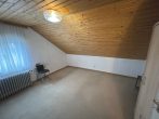 Gepflegtes 2-Familienhaus mit Ausbaureserve und Doppelgarage in Rheinstetten-Forchheim - ausgebautes Zimmer im DG