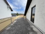 Charmante 3,5-Zimmer-Dachgeschosswohnung mit Terrasse und 2 Stellplätzen in Unteröwisheim - Terrasse