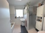 Moderne und stylische 3-Zimmer-Wohnung mit Balkon in Bruchsal - Badezimmer