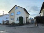 Ihr neues Zuhause! Freistehendes Einfamilienhaus in Bruchsal (OT Heidelsheim) - Hausansicht mit Hofeinfahrt