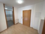 Mit 3D-Rundgang! Gemütliche 2-Zimmer-Wohnung mit Balkon und TG-Stellplatz in Bruchsal - Flur